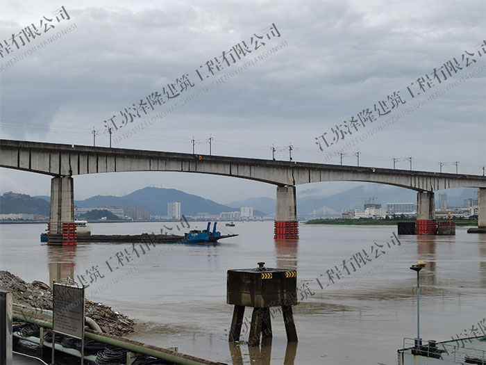 杭深高铁温州瓯江铁路桥固定式防撞设施1